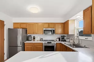 913 N Clover Ln, Cottage Grove, WI 53527 - Photo 4