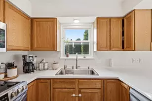 913 N Clover Ln, Cottage Grove, WI 53527 - Photo 4