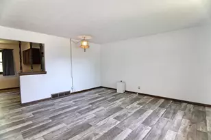 1109 Ontario Dr, Janesville, WI 53545 - Photo 2