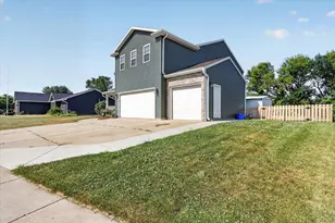 613 S 6th St, Janesville, WI 53536 - Photo 4