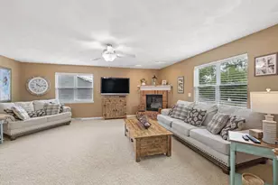 613 S 6th St, Janesville, WI 53536 - Photo 6