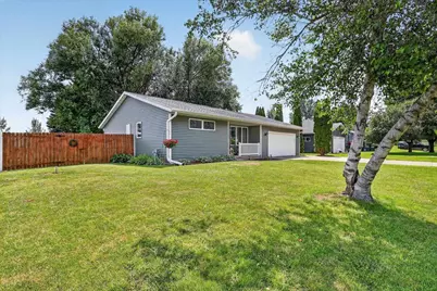 535 Greenview Drive, Janesville, WI 53536 - Photo 2