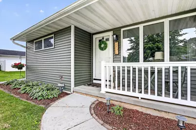 535 Greenview Drive, Janesville, WI 53536 - Photo 4