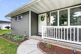 535 Greenview Dr, Janesville, WI 53536 - Photo 4