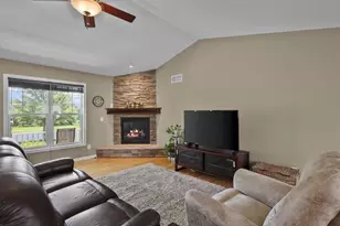 100 Farwell Dr, Cottage Grove, WI 53527 - Photo 4