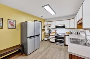 725 N Thompson Dr, Madison, WI 53704 - Photo 6
