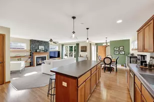 7009 Dewdrop Dr, Madison, WI 53719 - Photo 8