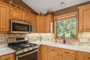 933 Chalfont Dr, Sun Prairie, WI 53590 - Photo 10