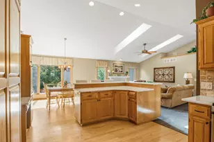 933 Chalfont Dr, Sun Prairie, WI 53590 - Photo 8