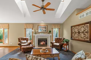 933 Chalfont Dr, Sun Prairie, WI 53590 - Photo 4