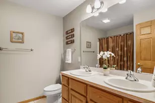 933 Chalfont Dr, Sun Prairie, WI 53590 - Photo 20