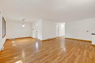4506 Village Ln, Madison, WI 53704 - Photo 8