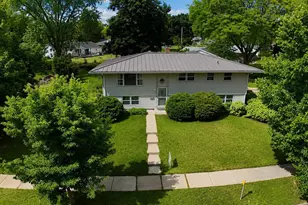 1422 Ellen Ave, Madison, WI 53716 - Photo 4