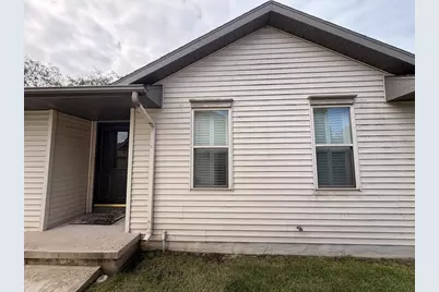 25 Plum Tree Village, Beloit, WI 53511 - Photo 2