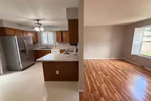 25 Plum Tree Village, Beloit, WI 53511 - Photo 10