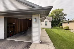 25 Plum Tree Village, Beloit, WI 53511 - Photo 6