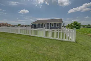 2215 Red Barn Ln, Beloit, WI 53511 - Photo 26