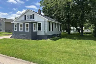 332 S Pine St, Janesville, WI 53548 - Photo 2