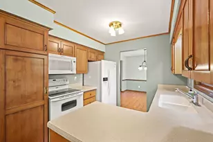 7830 W Oakbrook Cir, Madison, WI 53717 - Photo 2