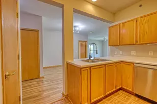 301 Harbour Town Dr, Madison, WI 53717 - Photo 12