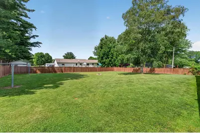615 Village Drive, Belleville, WI 53508 - Photo 40