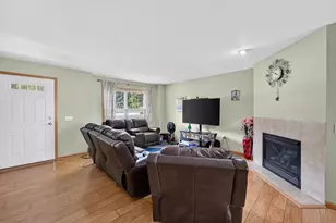 707 Cricket Ln, Madison, WI 53562 - Photo 4