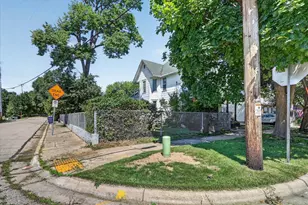 422 S Washington St, Janesville, WI 53548 - Photo 4