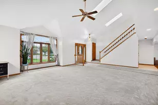 1001 Pebblebrook Courtyard, Waunakee, WI 53597 - Photo 4