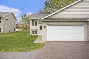 922-932 Waters Edge Ct, Marshall, WI 53559 - Photo 4