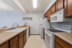 867 Henry St, Waunakee, WI 53597 - Photo 10