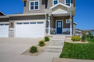 129 N Legacy Way, Sun Prairie, WI 53590 - Photo 2
