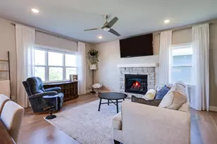 129 N Legacy Way, Sun Prairie, WI 53590 - Photo 4