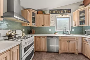 631 10th St, Baraboo, WI 53913 - Photo 4