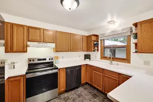 5206 Starker Ave, Madison, WI 53716 - Photo 10