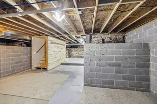 525 W Conant St, Portage, WI 53901 - Photo 32
