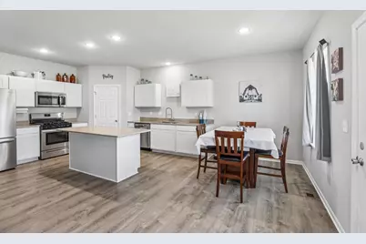 801 Margarets Way, Belleville, WI 53508 - Photo 8