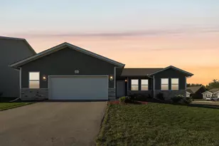 801 Margarets Wy, Belleville, WI 53508 - Photo 4