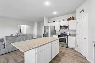 801 Margarets Wy, Belleville, WI 53508 - Photo 10