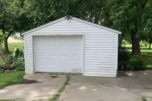 641 S Center St, Beaver Dam, WI 53916 - Photo 4