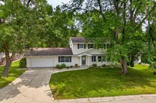 5646 Pennwall St, Fitchburg, WI 53711 - Photo 2