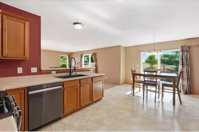 801 Goldfinch Lane, Marshall, WI 53559 - Photo 8