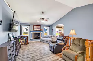 332 Sandridge Trail, Sun Prairie, WI 53590 - Photo 6