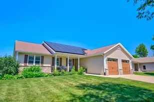 332 Sandridge Trail, Sun Prairie, WI 53590 - Photo 2
