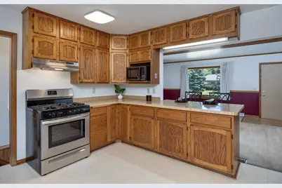 4602 Esch Lane, Madison, WI 53704 - Photo 10