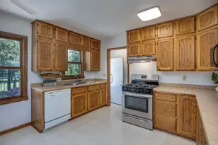 4602 Esch Ln, Madison, WI 53704 - Photo 6