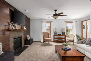 1208 Temple Dr, Mount Horeb, WI 53572 - Photo 10