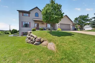 1000 Glen View Ct, Mount Horeb, WI 53572 - Photo 2