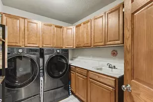 2306 Surrey Ln, Baraboo, WI 53913 - Photo 34