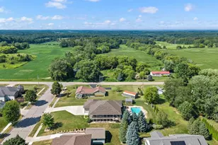 2306 Surrey Ln, Baraboo, WI 53913 - Photo 74