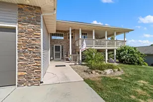 2306 Surrey Ln, Baraboo, WI 53913 - Photo 4